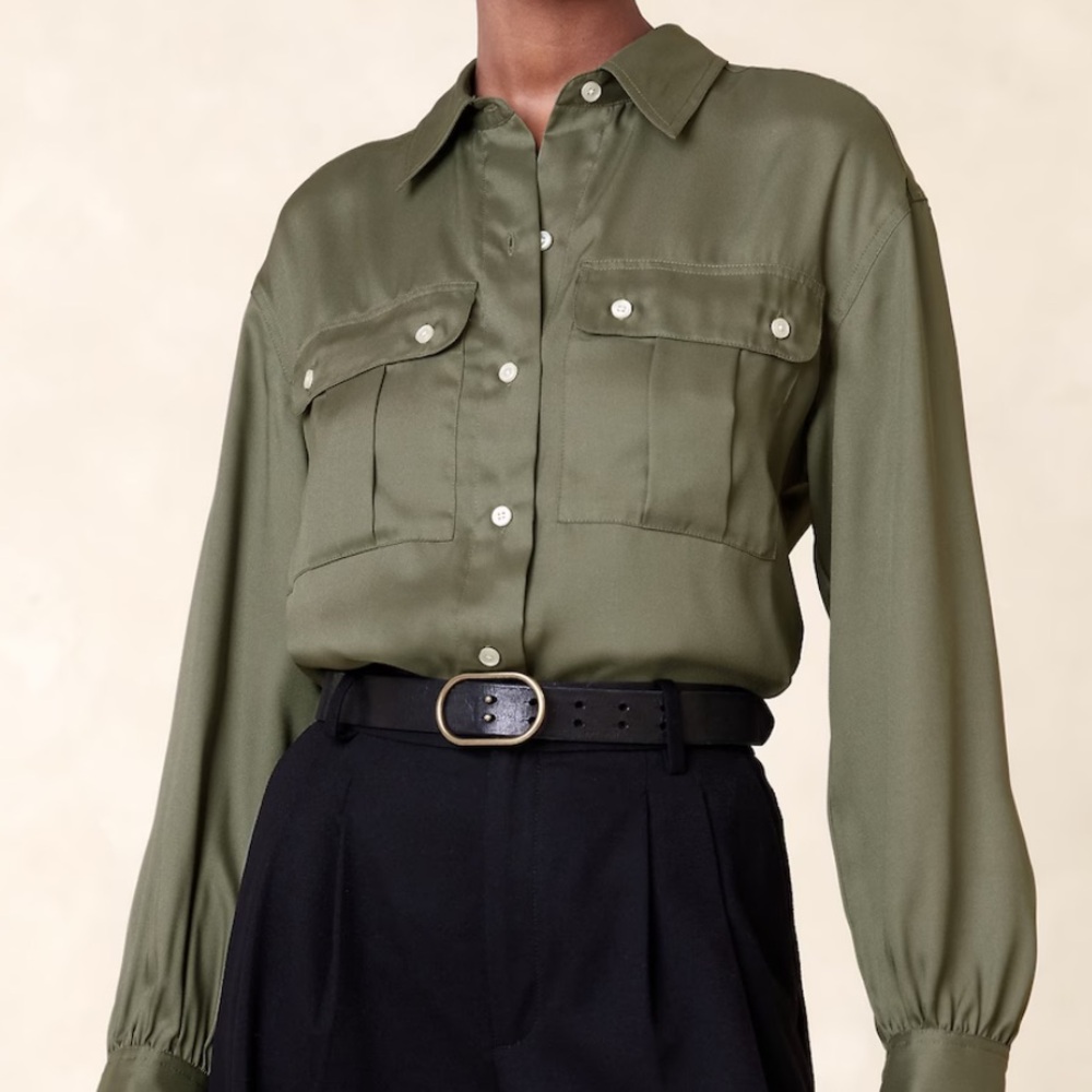 BANANA REPUBLIC DOUBLE POCKET SATIN SHIRT UTILITY STYLE in Green Size-Medium